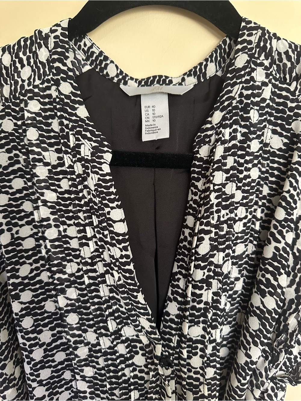 Black and White H&M Dress with V-Neck